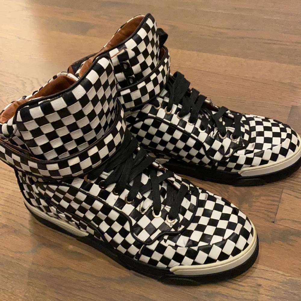 Black and white street style givinchy sneakers